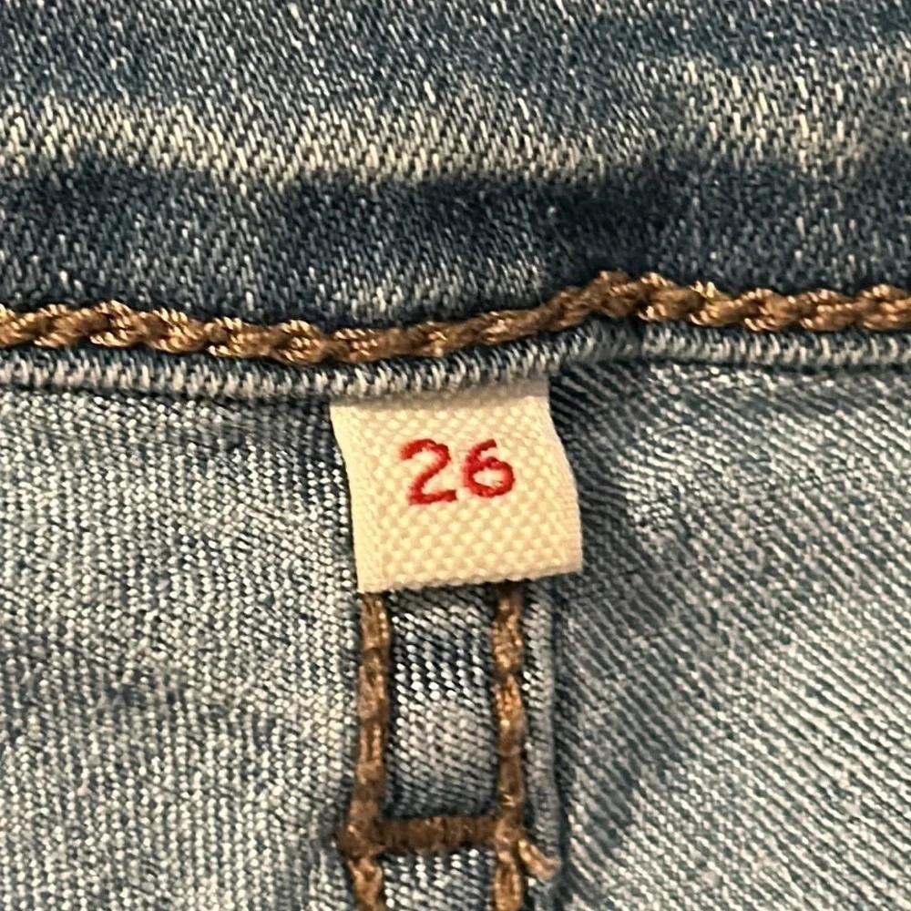 Levi's Mid-Length Women's Shorts Denim Jean Shorts Medium Wash Size 26